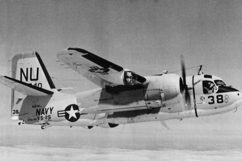 Grumman_S-2E_Tracker_of_VS-25_in_flight_c1965.jpg