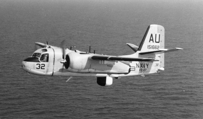 Grumman_S-2E_Tracker_of_VS-27_in_flight_in_the_later_1960s.jpg